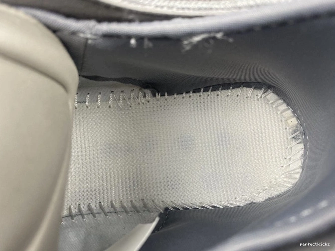 400 ADIDAS YEEZY H68033 0820